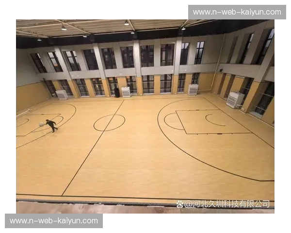 篮球新闻背后的那些故事：从球场到舆论场的全景透视